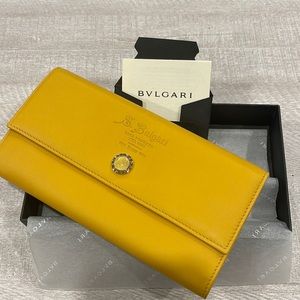 Brand new Mustard Bvlgari woman’s wallet